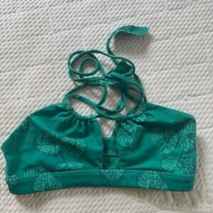 Benoa monstera ari top